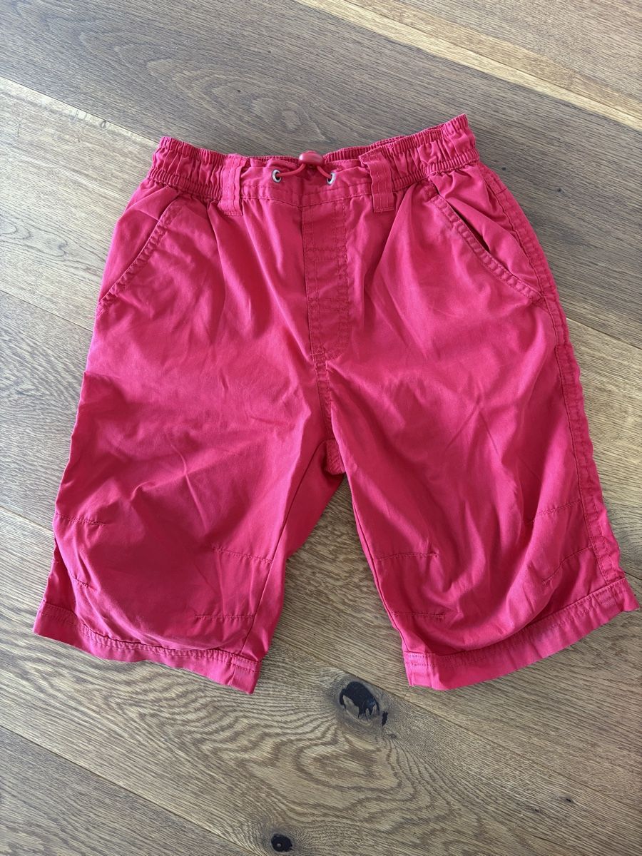 H&M Pantaloni: Shorts, H&M, rot, 98 – Usato da Horgen venduto da Rafnaf
