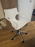 Bürostuhl weiss mit Armlehnen und Rollen guter Zustand