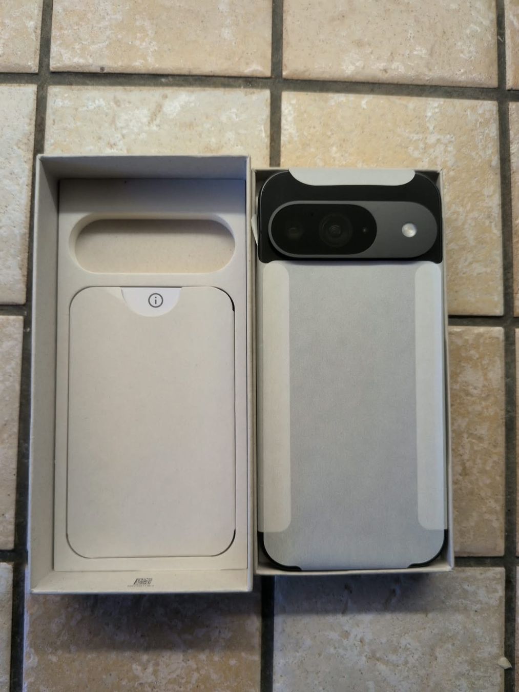 Google Telefoni cellulari / Smartphones: Google Pixel 9A NEUF - Smartphone – Nuovo e nell'imballaggio originale da St-leonard venduto da Joe_7ytd 5