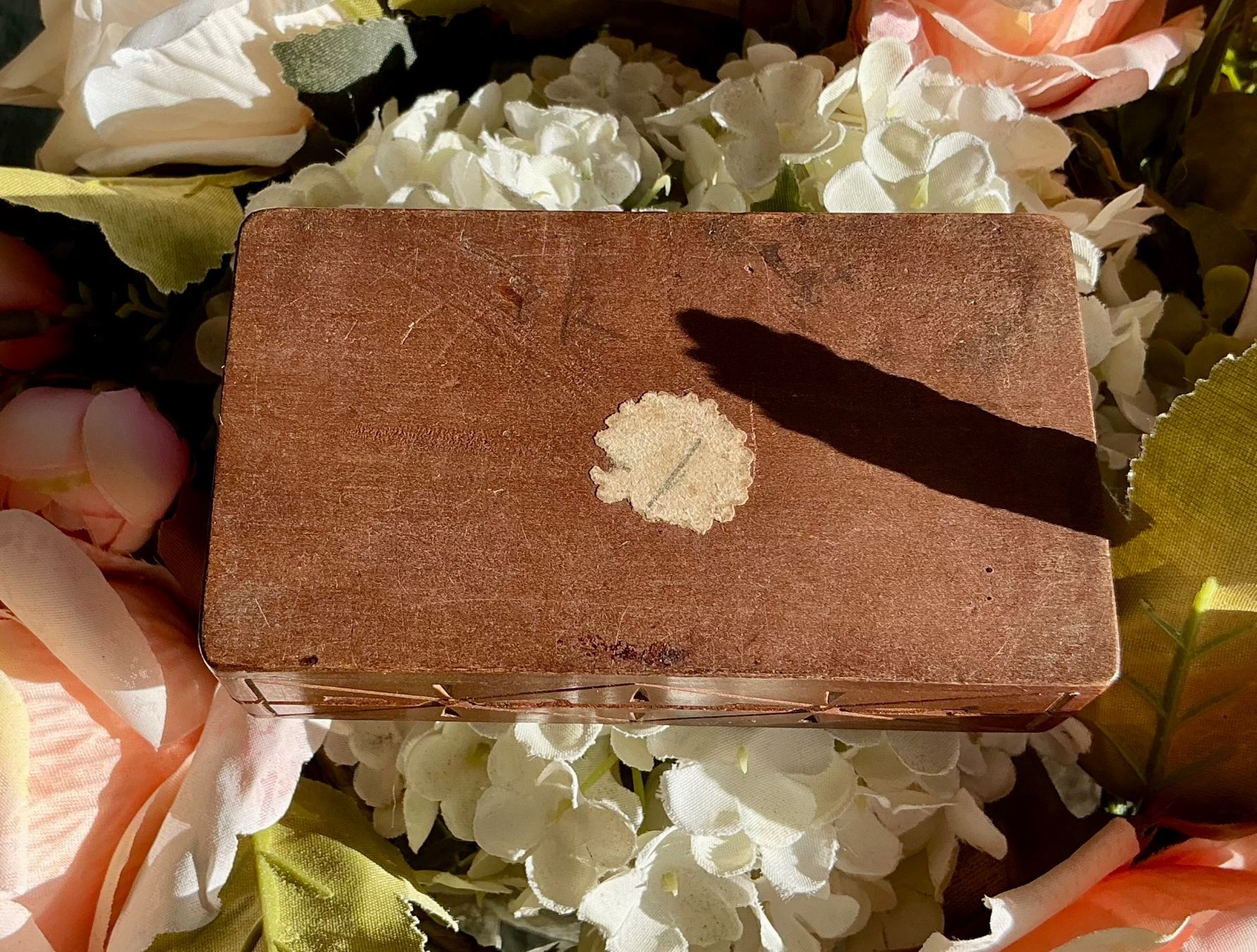 Tutte le decorazioni: ANTIKES HOLZSCHACHTELCHEN – Usato da Zell LU venduto da Silvermemory 3