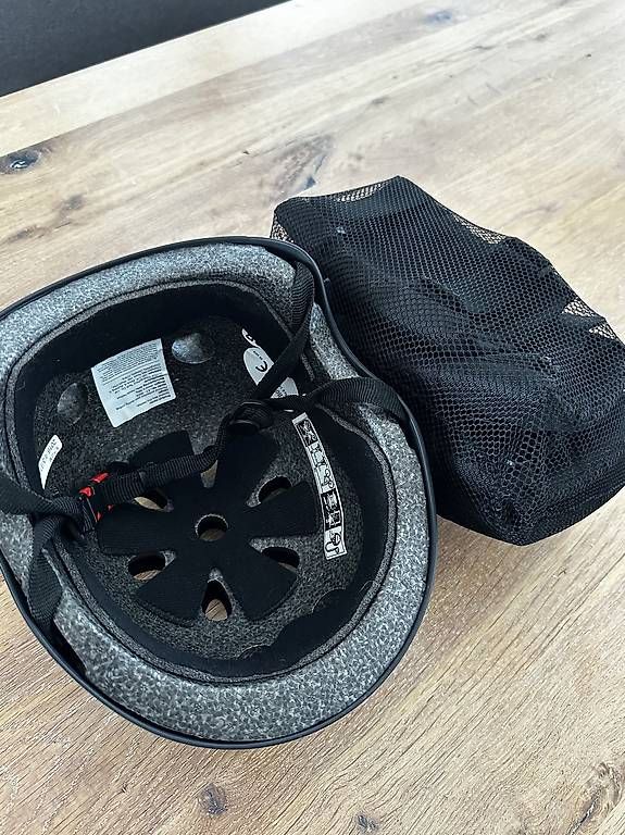 Protezioni & Imbottiture: Kit de protection genou, coude, poignet, tête  – Usato da Fribourg venduto da bmz3 3