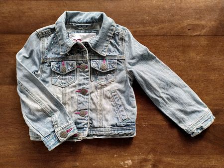Süsse Jeansjacke mit Strass, Grösse 92, Top Zustand