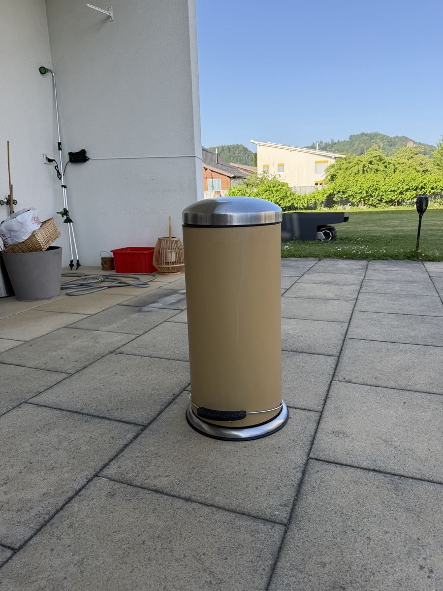 Altro per la casa: Treteimer Abfalleimer mit Pedal – Usato da Zofingen venduto da .AE.