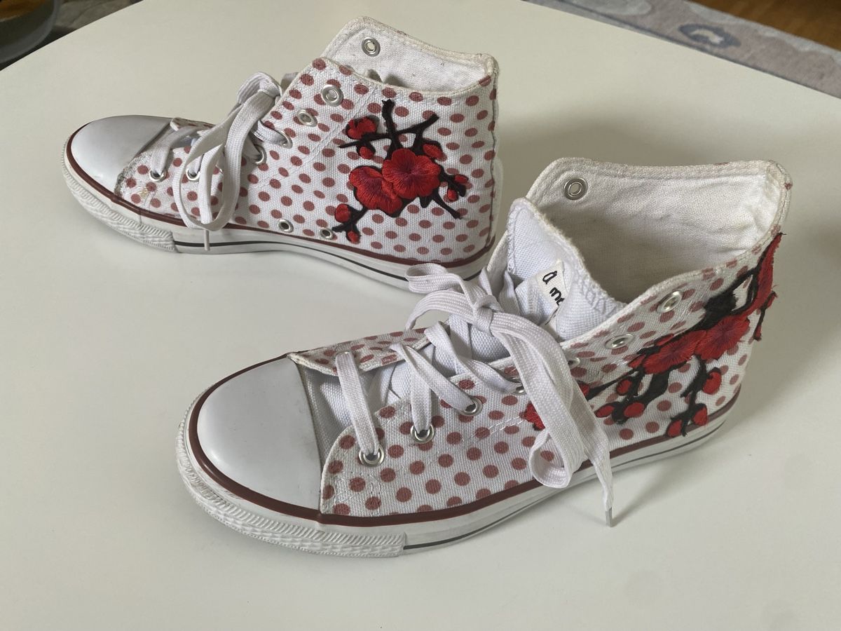 Scarpe da donna: Sneaker Schuhe Gr. 39, mit Blumenmuster – Usato da Aarau venduto da tschitta03 2