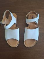 Paire de sandales fille en cuir Taille 35 comme neuves
