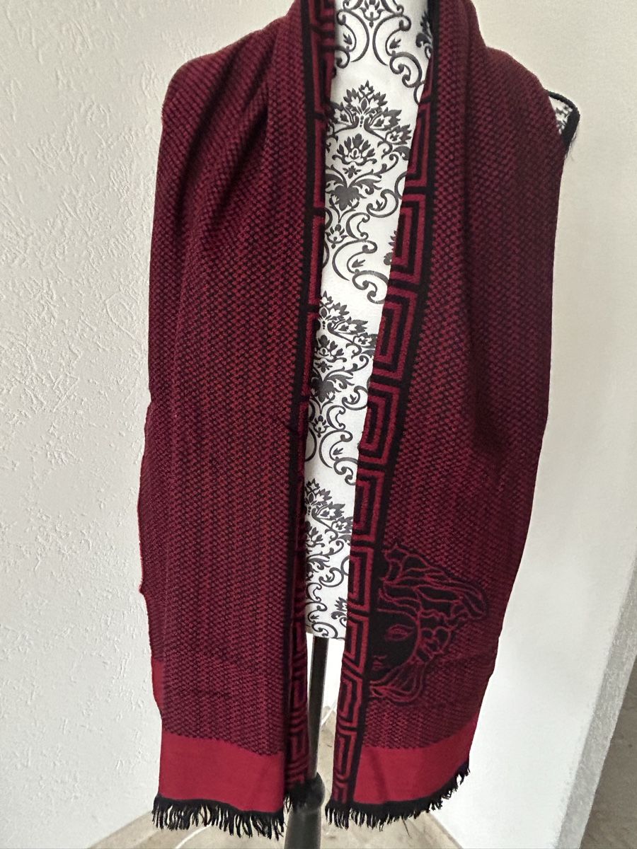 Versace Foulard & Sciarpe: Sciarpa VERSACE – Nuovo (secondo la descrizione) da Locarno venduto da Matic04 2