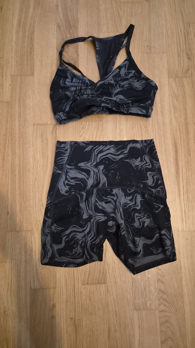 Gymshark Lots de vêtements: ensemble gymshark  – D'occasion à Orbe par gar_b27k