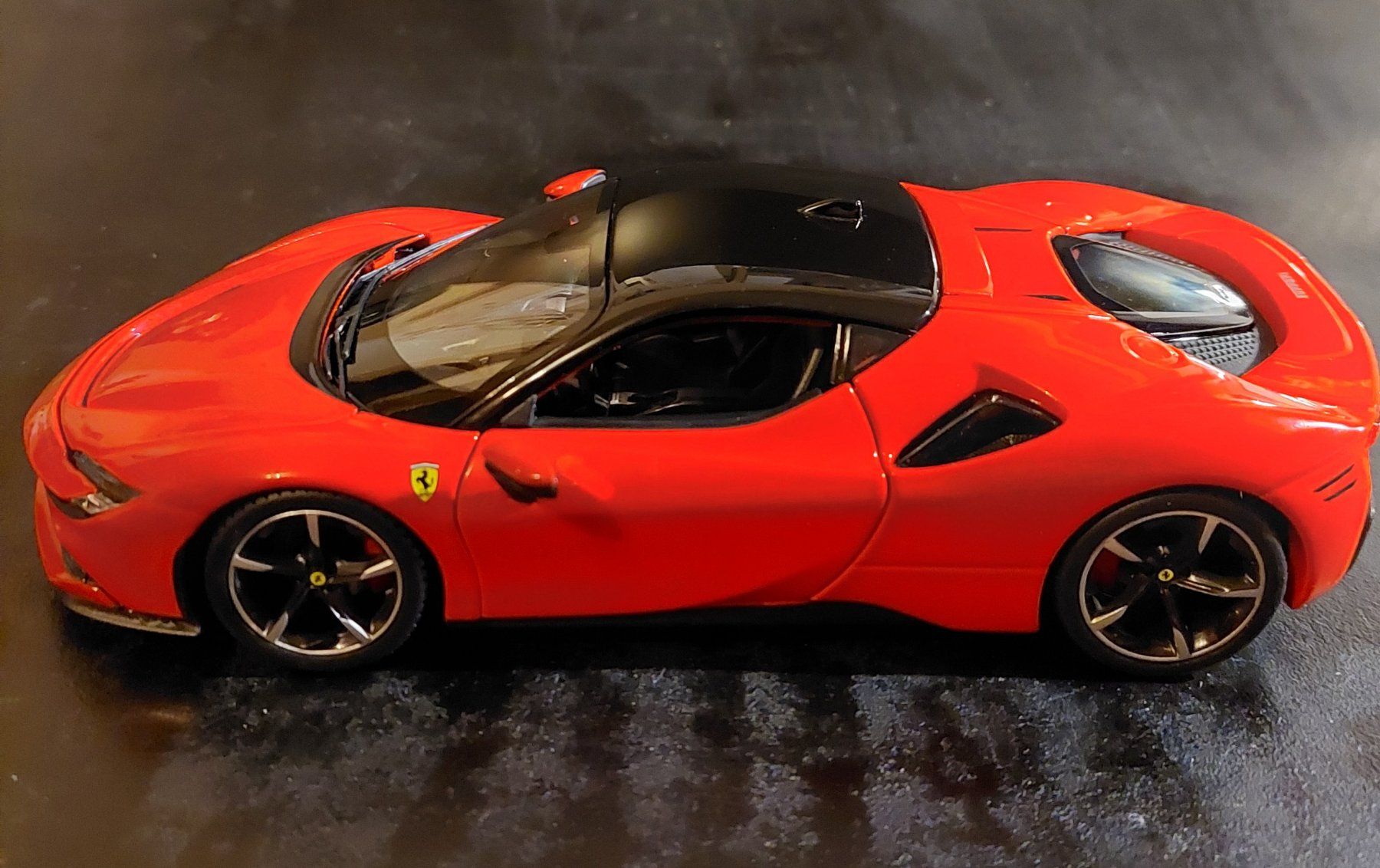 Bburago Modellini d'auto: Ferrari SF90 – Usato da Herisau venduto da Simonalb 1