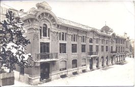 LA CHAUX-de-FONDS, bâtiment en hiver
