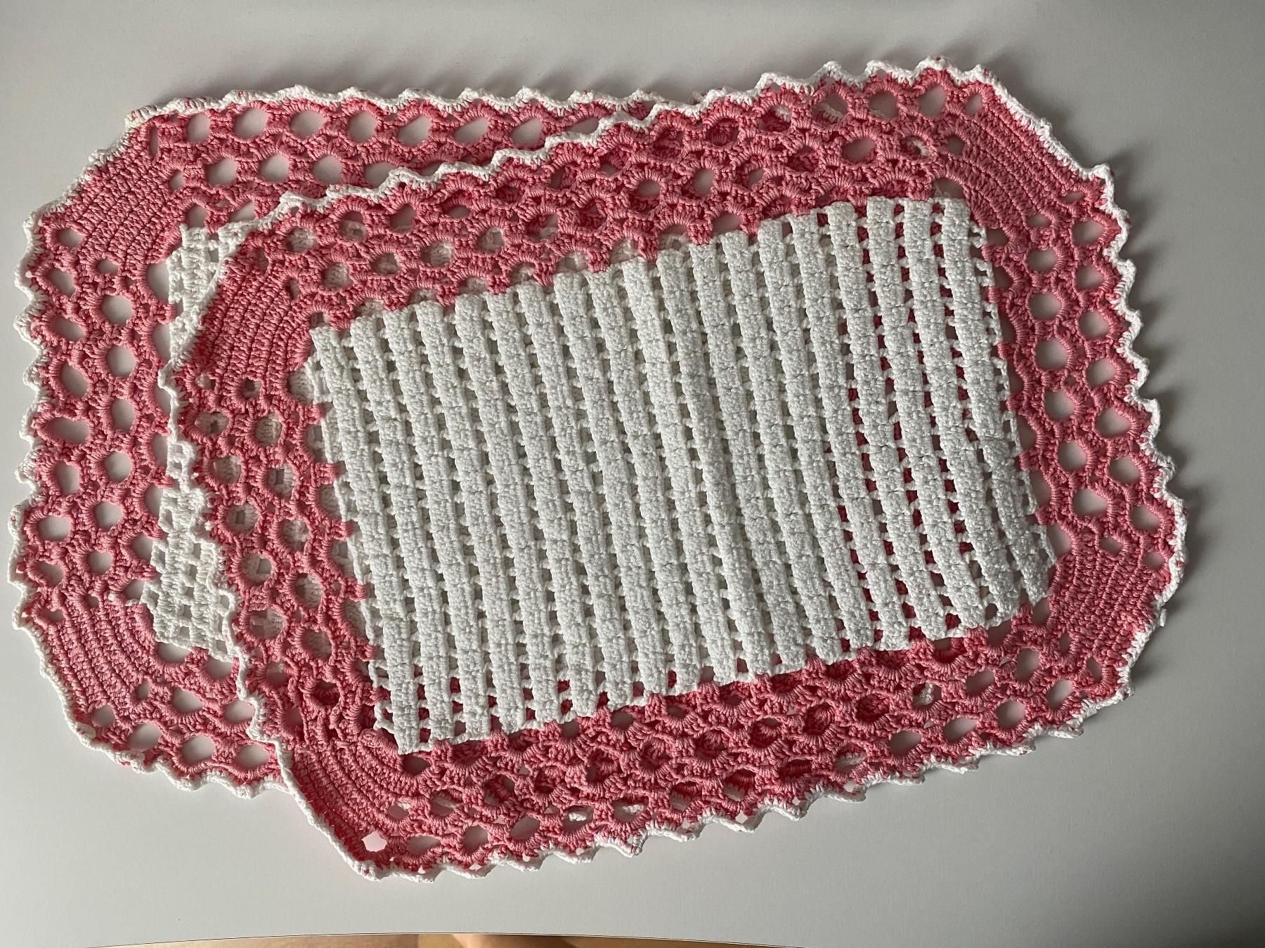 Altra biancheria da tavola: 2x Häkeldeckchen Rosa Weiss Tischdeko Napperon – Usato da Glattbrugg venduto da riseca
