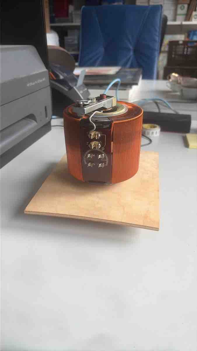 Elektronikbauteile: Stelltransformator regelbar, technisches Bauteil – Gebraucht aus Pratteln von Cartonsducoeur_bl 1