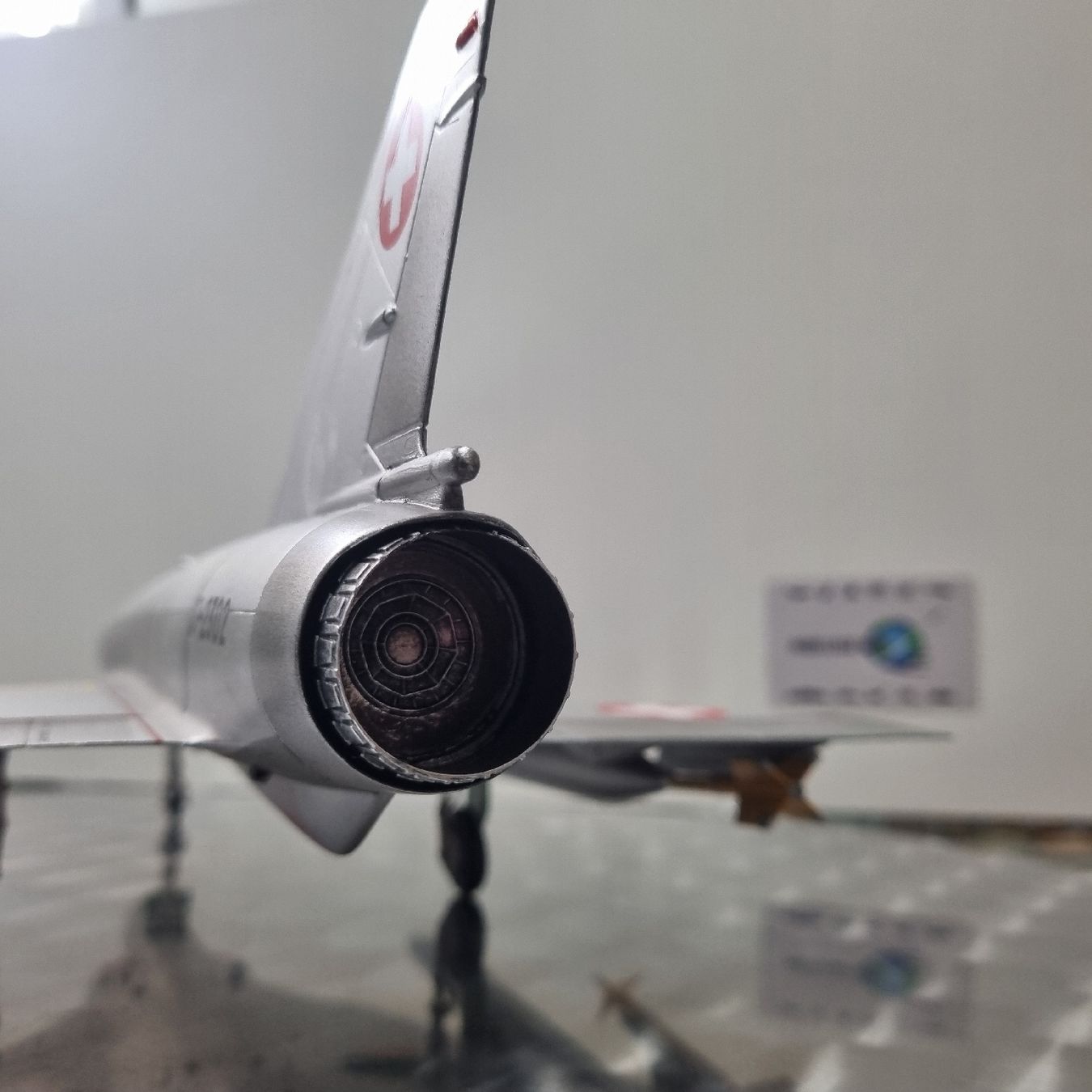 Schweizer Armee Kit di modellismo & Modellini statici: Schweizer Mirage III S J-2302, Flugzeugmodell 1:32 – Nuovo (secondo la descrizione) da Männedorf venduto da Modellbau-wyss 4