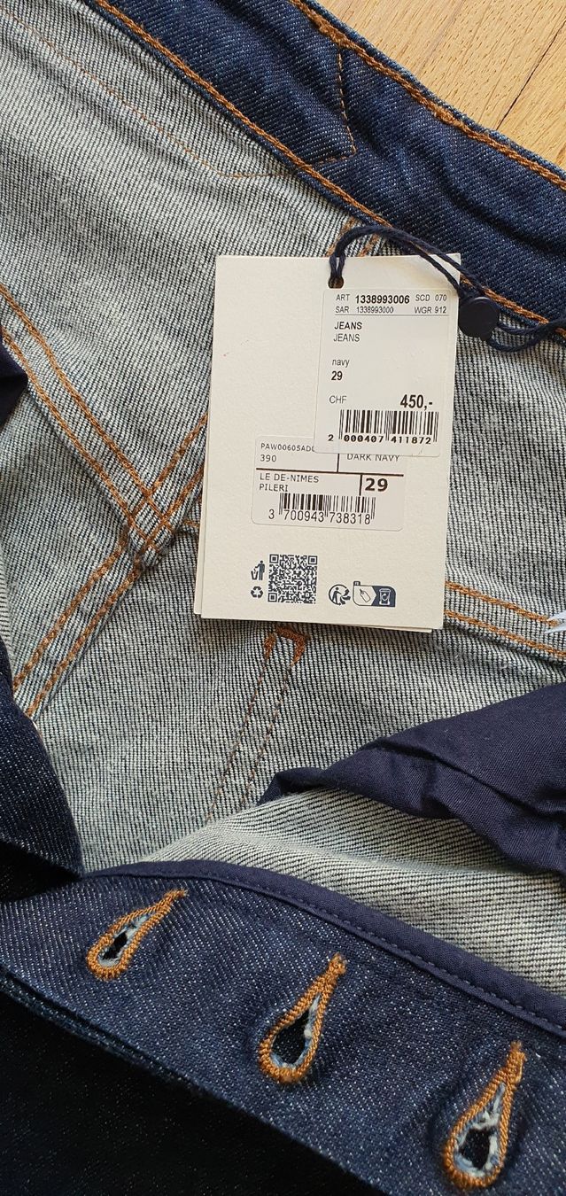 Jacquemus Jeans: Jacquemus Jeans – Nuovo e nell'imballaggio originale da Basel venduto da Kristal4 7