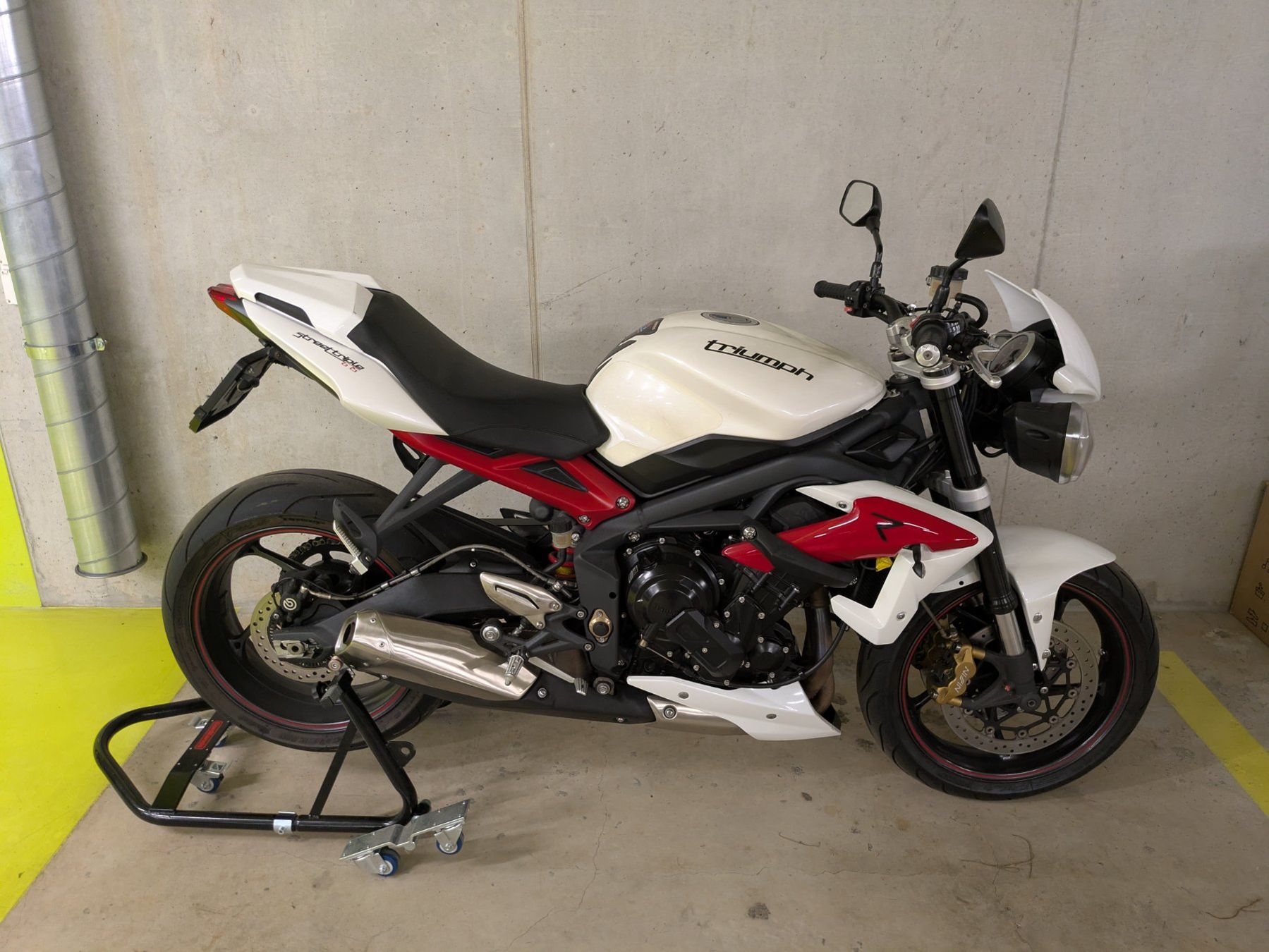 Triumph Strada: Triumph Street Triple Spezialversion 675R – Usato da Winterthur venduto da maranello123