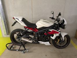 Triumph Street Triple Spezialversion 675R