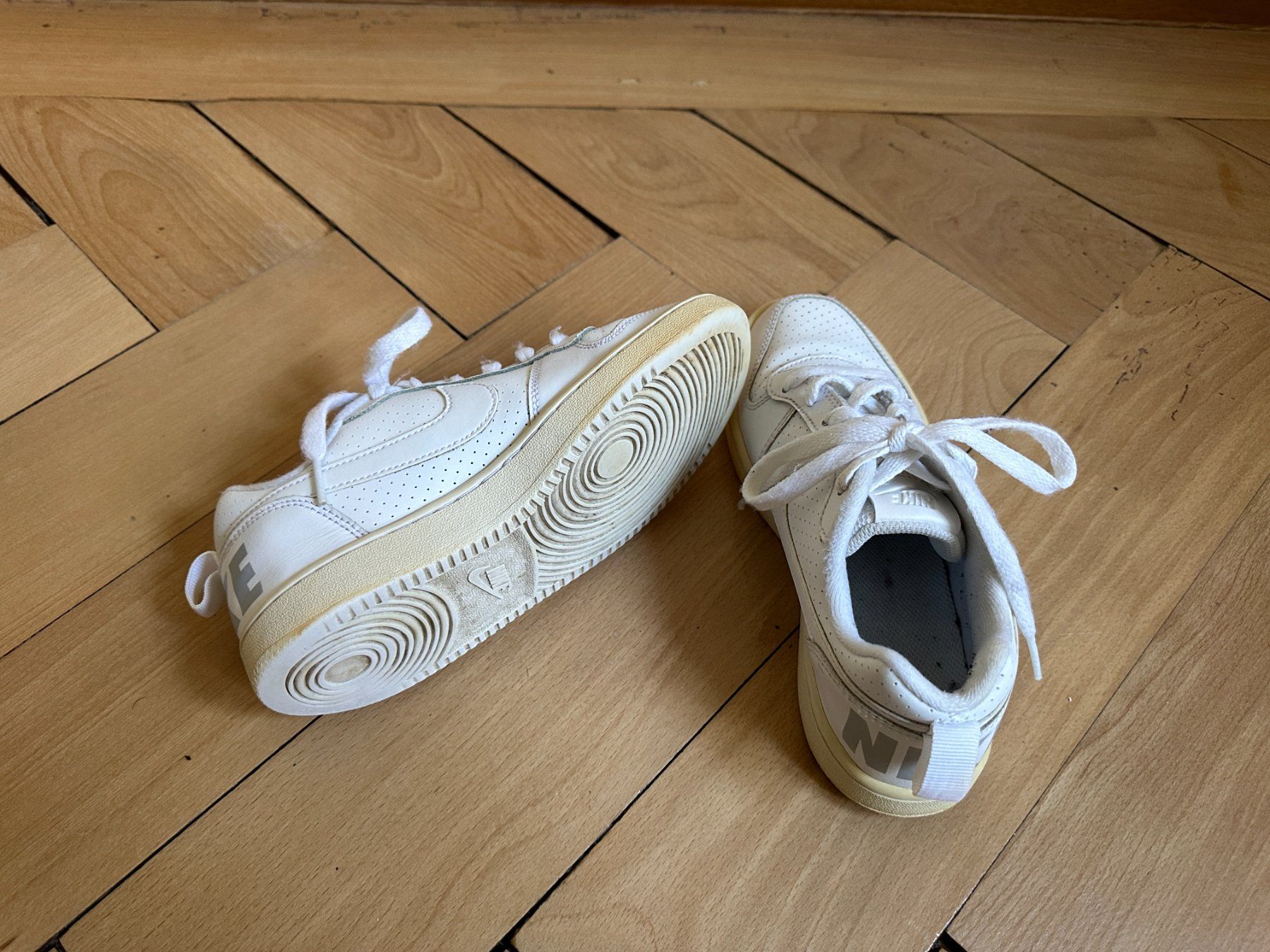 Nike Scarpe da donna: NIKE - Sneaker weiss 35.5 – Usato da Zürich venduto da Diazaio 3
