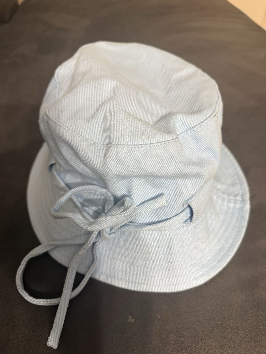Jacquemus Hüte, Mützen & Caps: Jacquemus Sonnenhut hellblau Grösse 60 neuwertig – Neu (gemäss Beschreibung) aus Ostermundigen von wal_2qf6 6