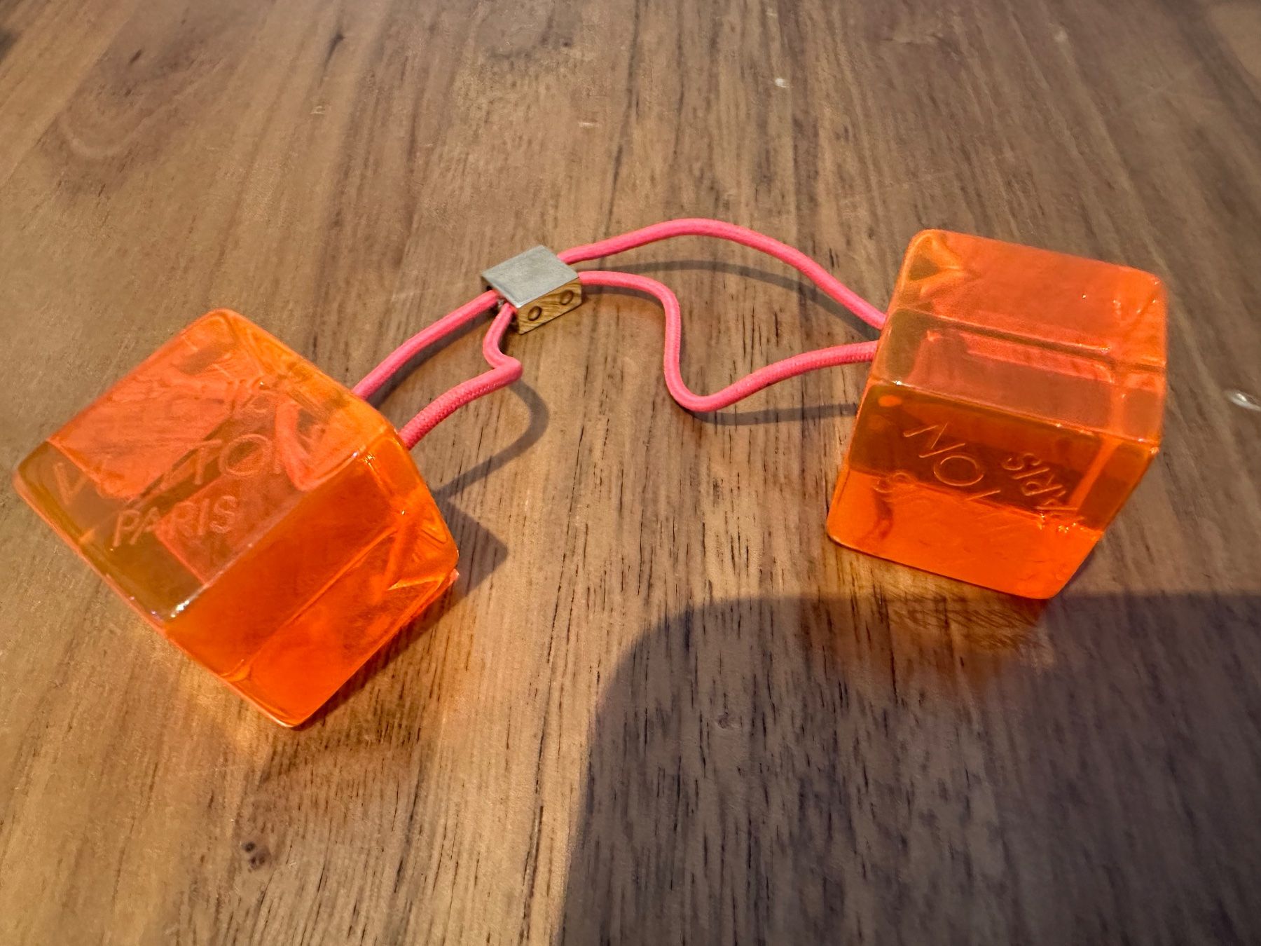 Louis Vuitton Accessori per capelli: Louis Vuitton Haircubes – Usato da Hittnau venduto da LuxAndMore