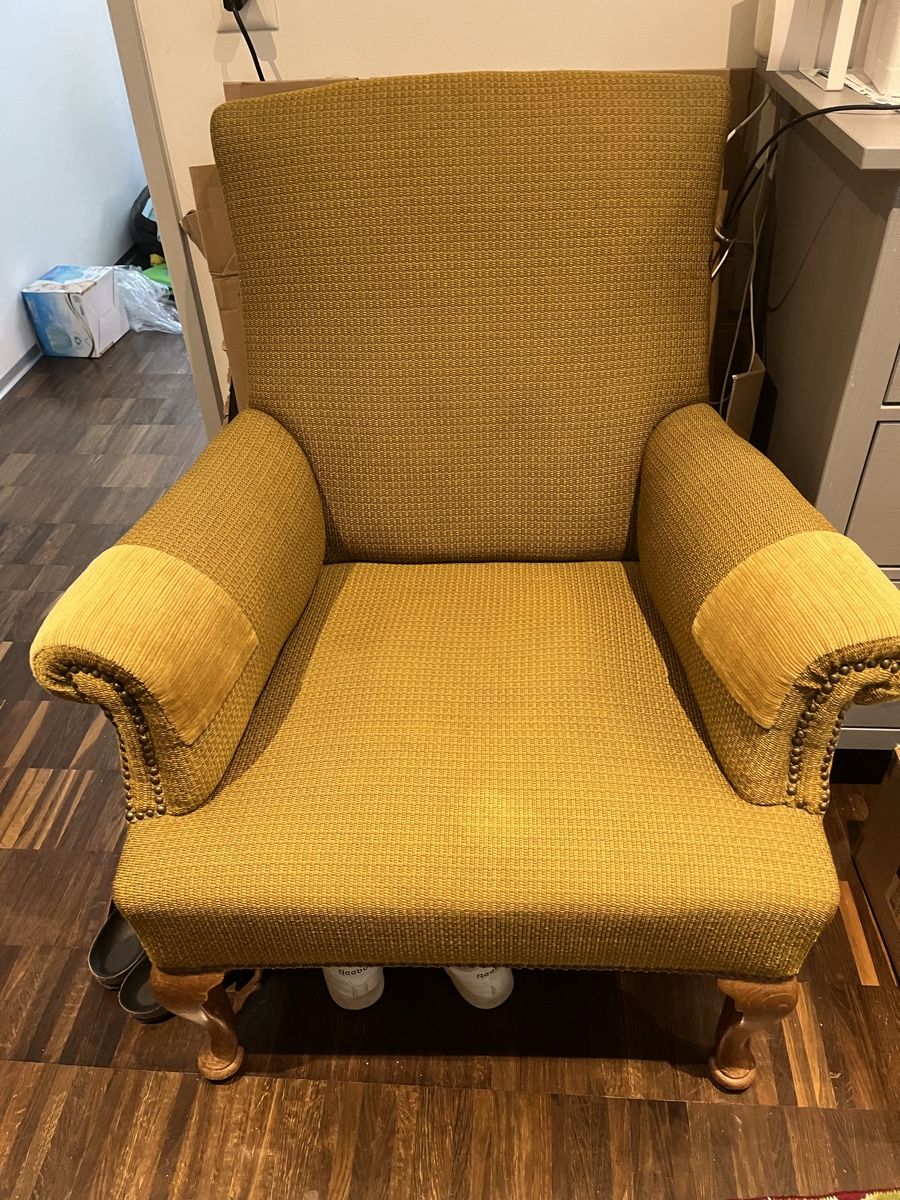 Poltrone: Sessel  senfgelber Stoff / Arm chair – Usato da Uster venduto da Luna.R