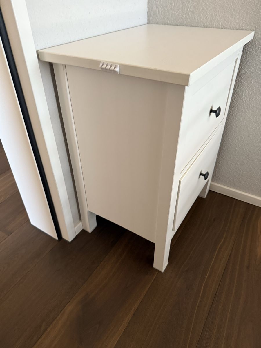 Tables de nuit: Ikea Nachttisch  – D'occasion à Riken AG par fha_bzh8 1