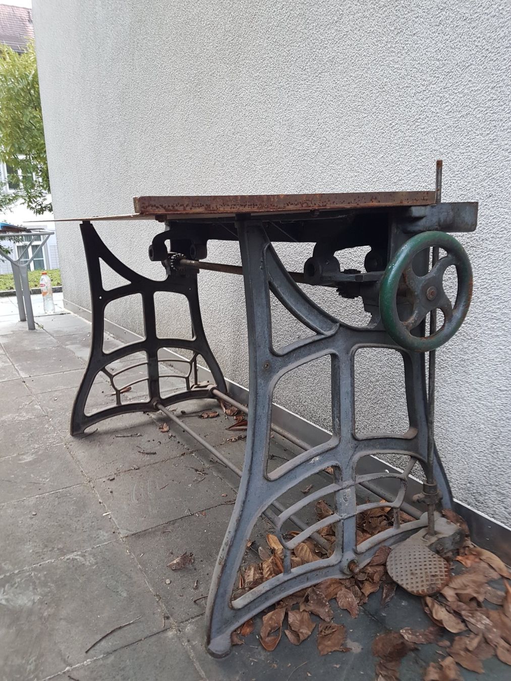 Tavoli: Werkstatttisch Gartentisch Gusseisen – Usato da Wallisellen venduto da Swissline11