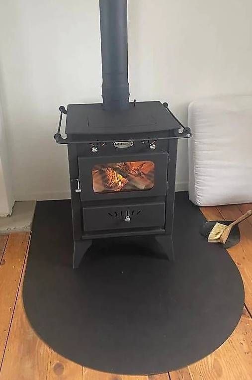 Cucine: Cuisinière / poêle à bois modèle : Retro. – Usato da Sion venduto da Swissquali.