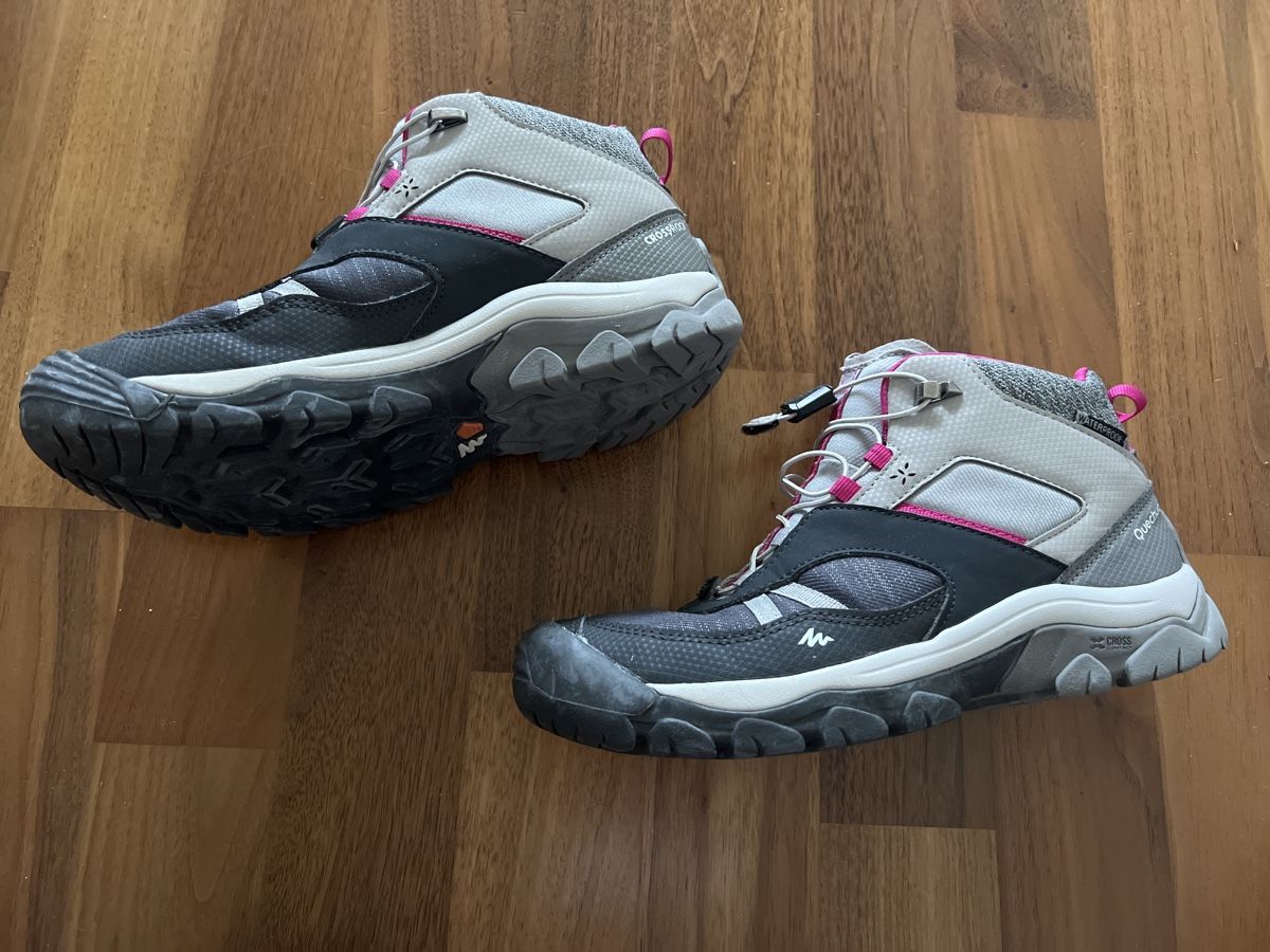 Decathlon Scarpe per ragazze: Top erhaltene Trekkingschuhe (Wanderschuhe) Gr. 37 – Nuovo (secondo la descrizione) da Baar venduto da Princesaphantagiro 1