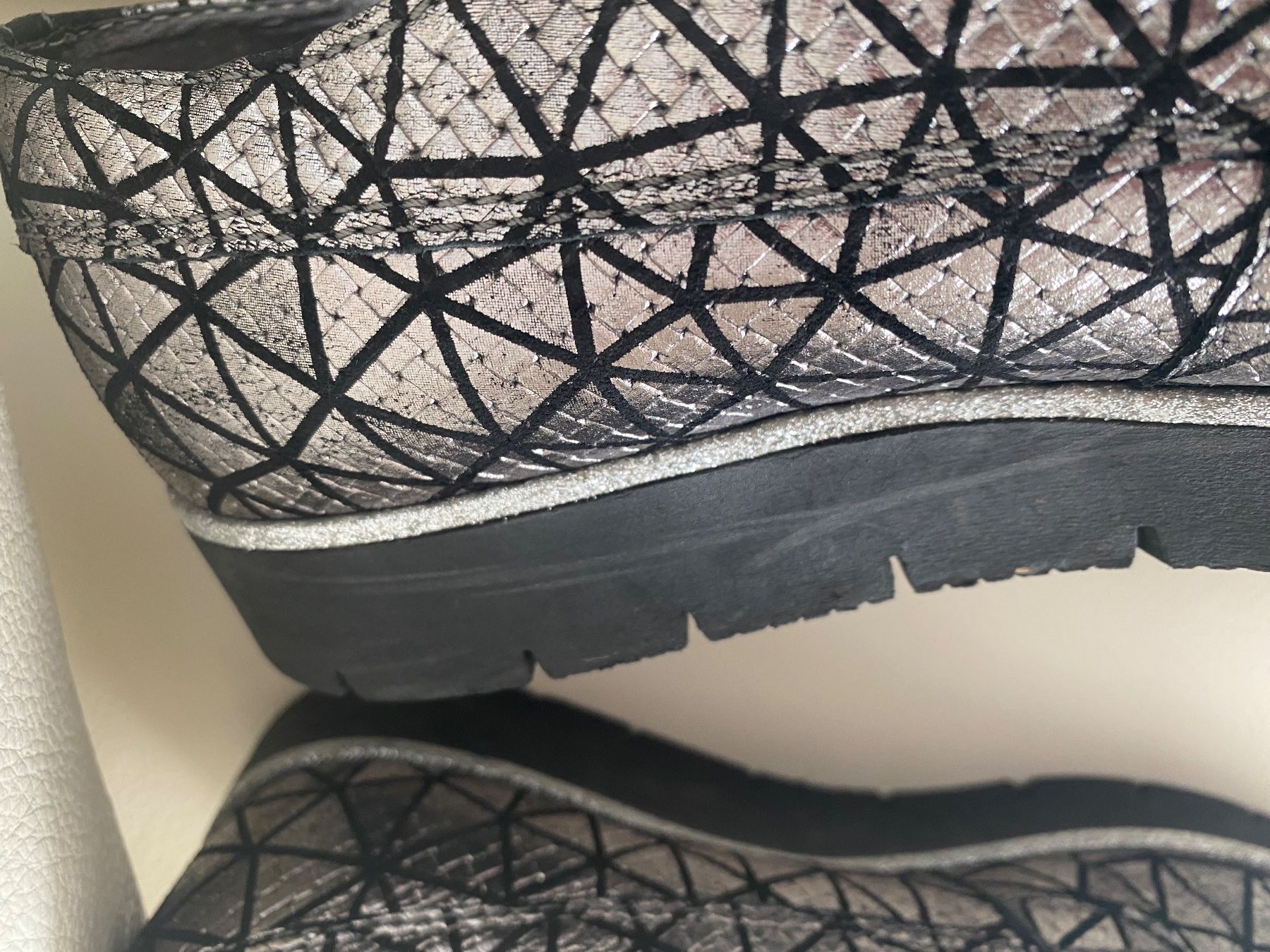 Damenschuhe: Perfekter Auftritt - einmaliger Damenschuh,schwarz/silber,39 – Gebraucht aus Winkel von ferrari2022 1