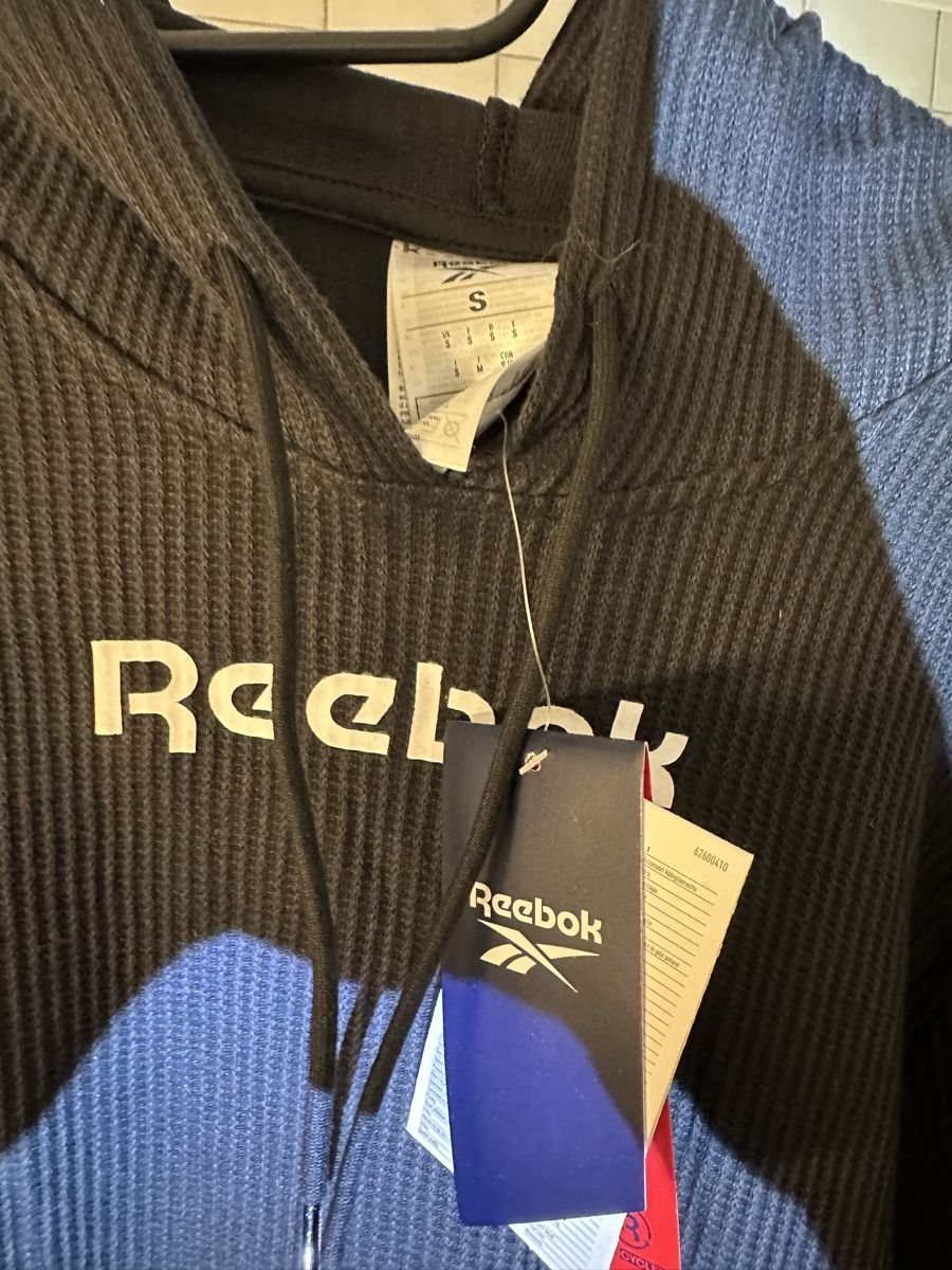 Reebok Maglioni & Felpe: Pull sweat à capuche REEBOK neuf – Usato da Lausanne venduto da Tipouze 2