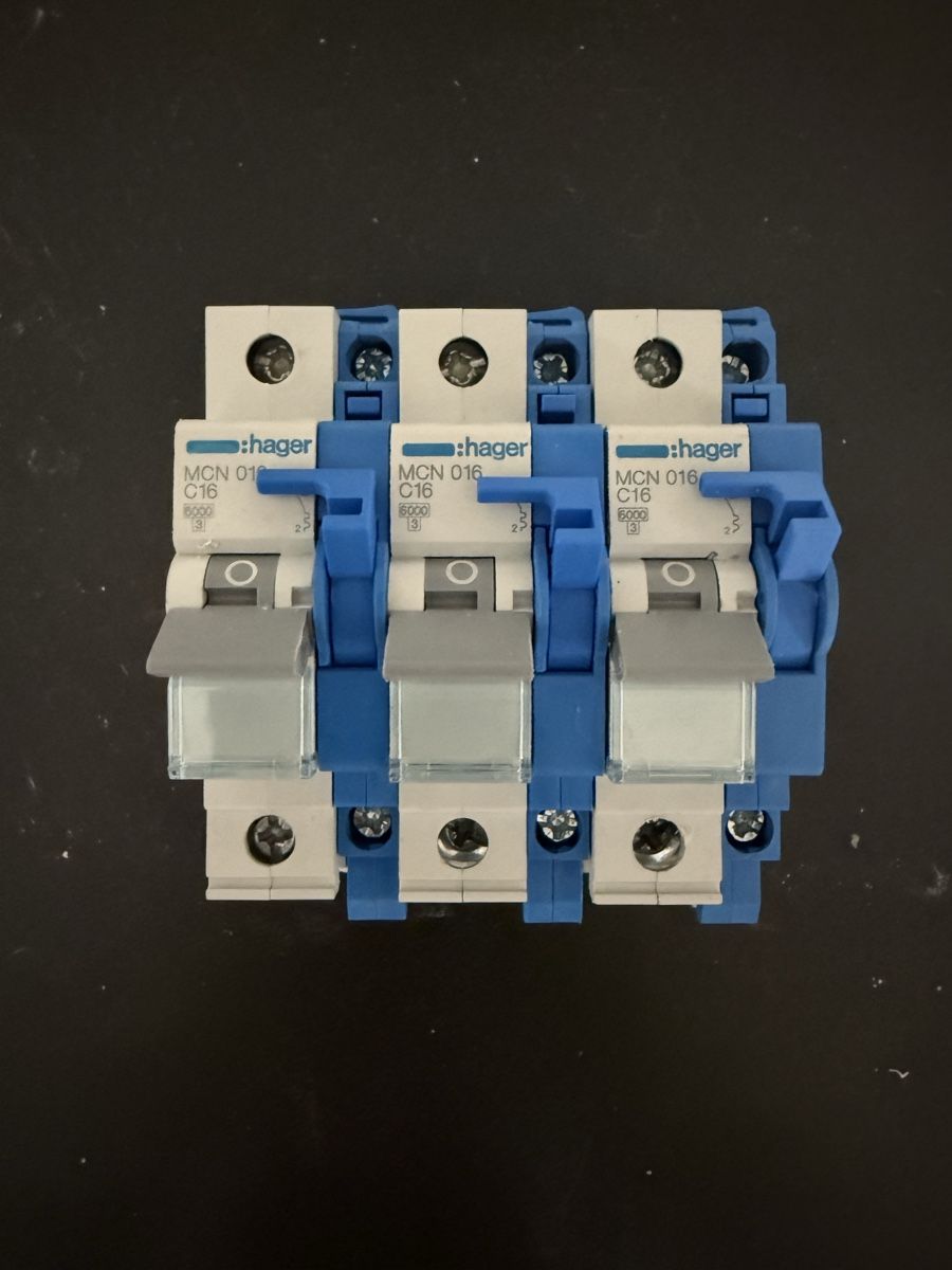 Hager Composants électroniques: 3x Hager MCN016 C16 Leitungsschutzschalter – D'occasion à Niederbipp par gaf_7tym
