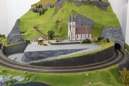 H0 Landschaftsmodul Kirche mit Licht, Sound + Wasserbrunnen