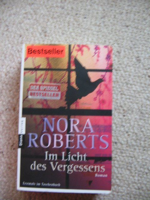 Libri: Nora Roberts im Licht des Vergessens – Usato da Reitnau venduto da Bab0