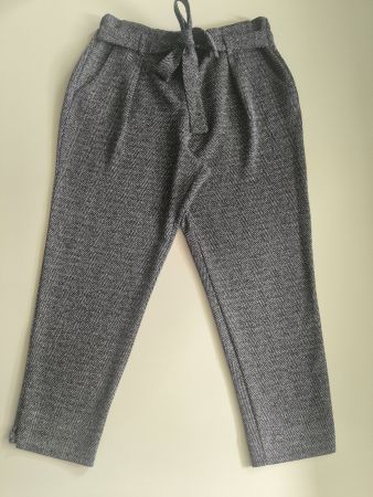 Graue Hose mit Fischgrätenmuster, elastischer Bund, Größe 40