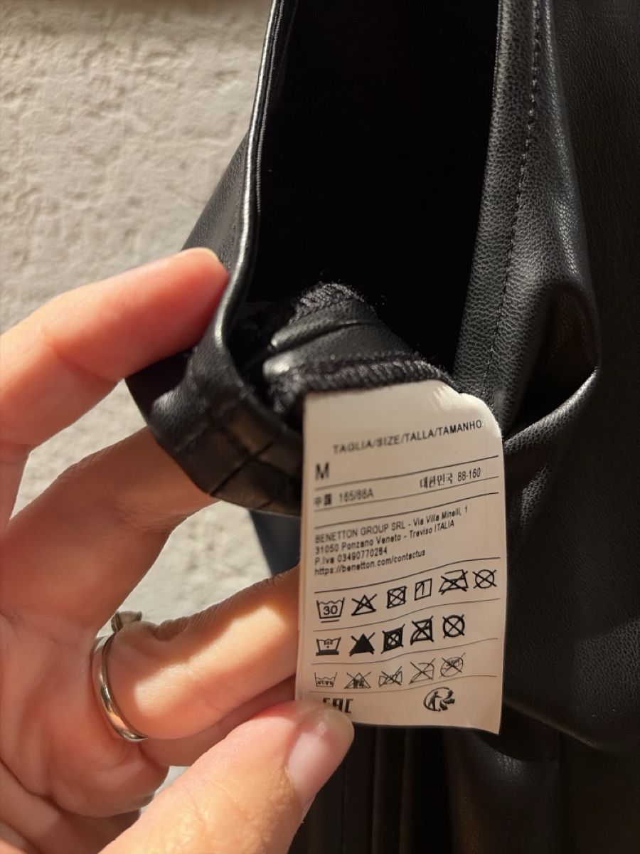 Benetton Vestiti: Robe NEUVE Benetton effet cuir noir taille M – Nuovo (secondo la descrizione) da Evionnaz venduto da kat_nv9f 3