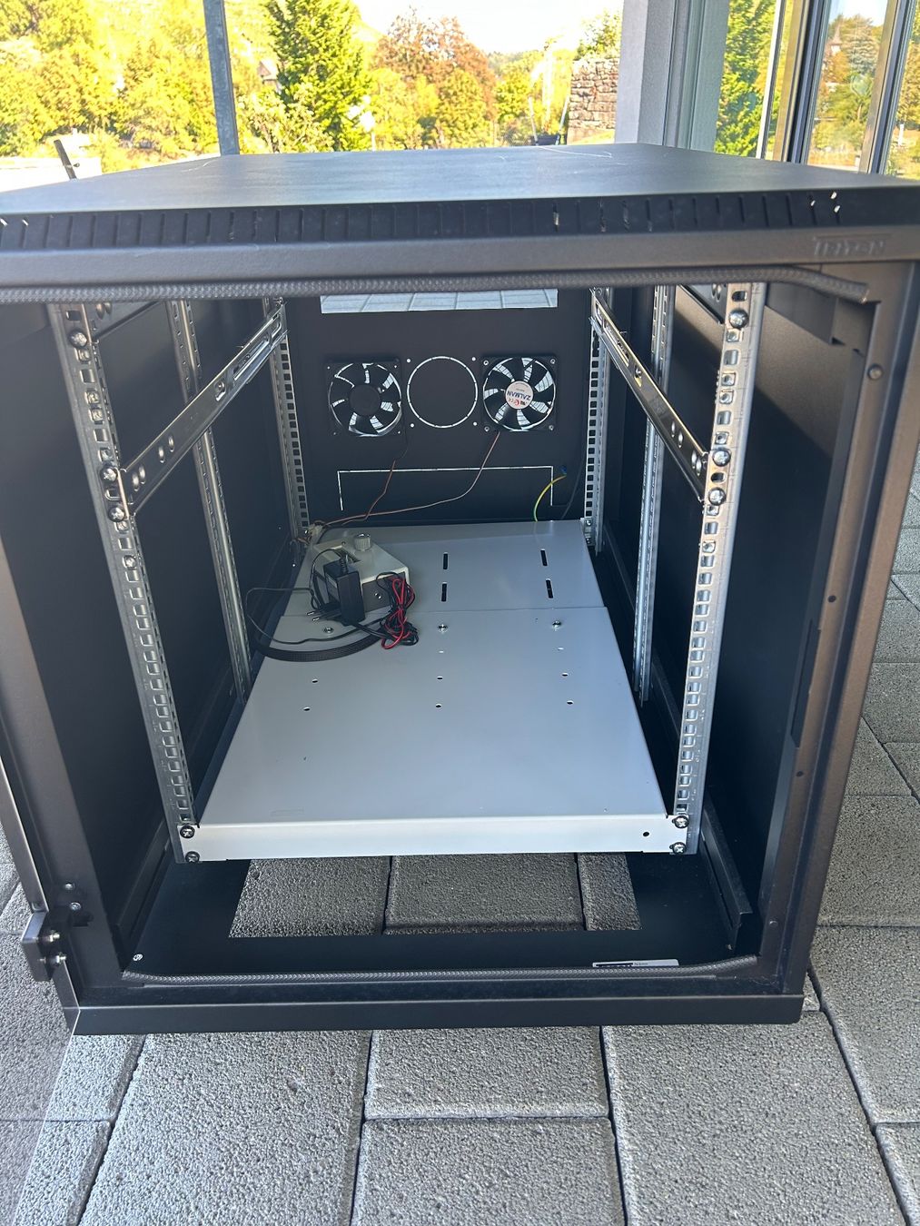 Racks & Cavalletti: Serverrack 19“ Triton schwarz – Usato da Lenzburg venduto da Thesphinx 1