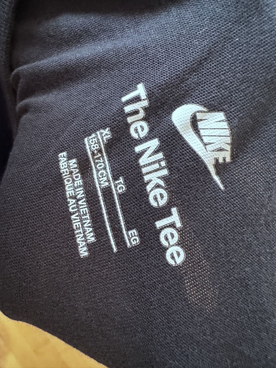 Nike Maglioni & Felpe: Nike Shirt langarm 158-170  – Usato da Zürich venduto da Misus.Flohmi 1
