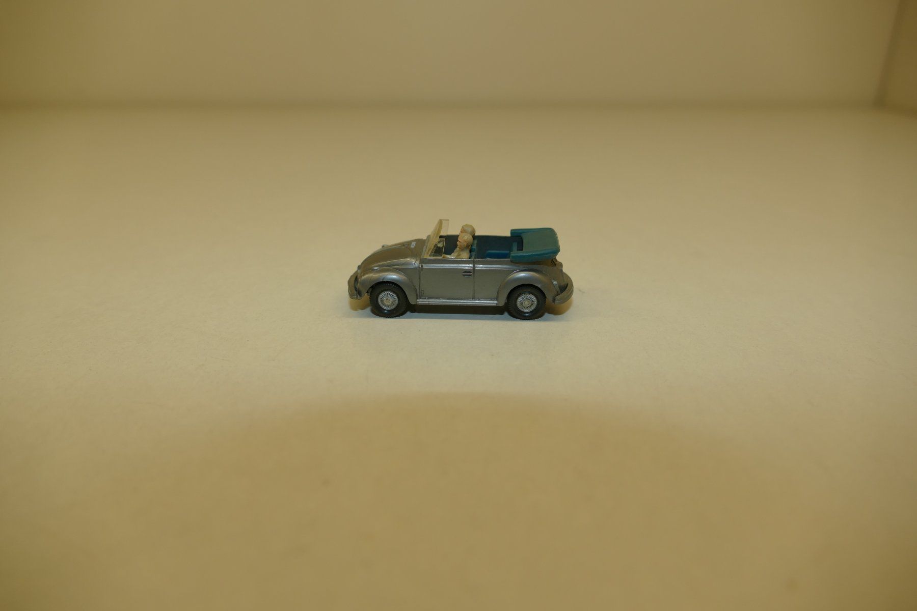 Wiking Modellini d'auto: Wiking 1:87: VW Käfer 1303 Cabrio – Usato da Niederhasli venduto da Flash32 1