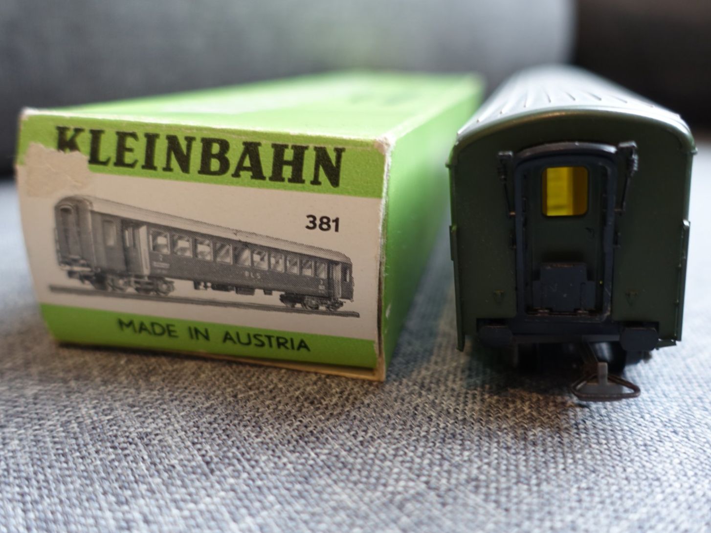 Kleinbahn Modellini di ferrovie: KLEINBAHN No. 381 SBB/CFF Einheitswagen 2. Klasse – Usato da Wallbach venduto da Sarrows 4