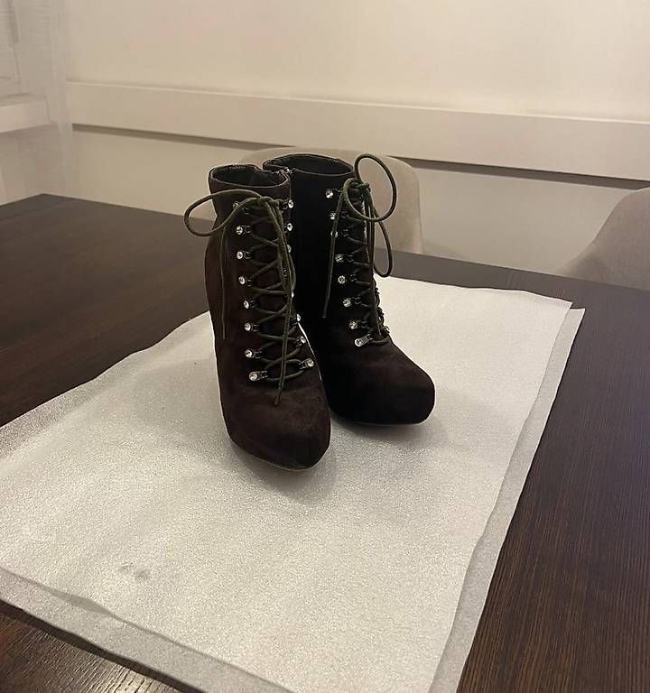 Scarpe da donna: Stiefeletten mit Absatz braun / Grösse 40 – Usato da Weiningen ZH venduto da MelVintage 3
