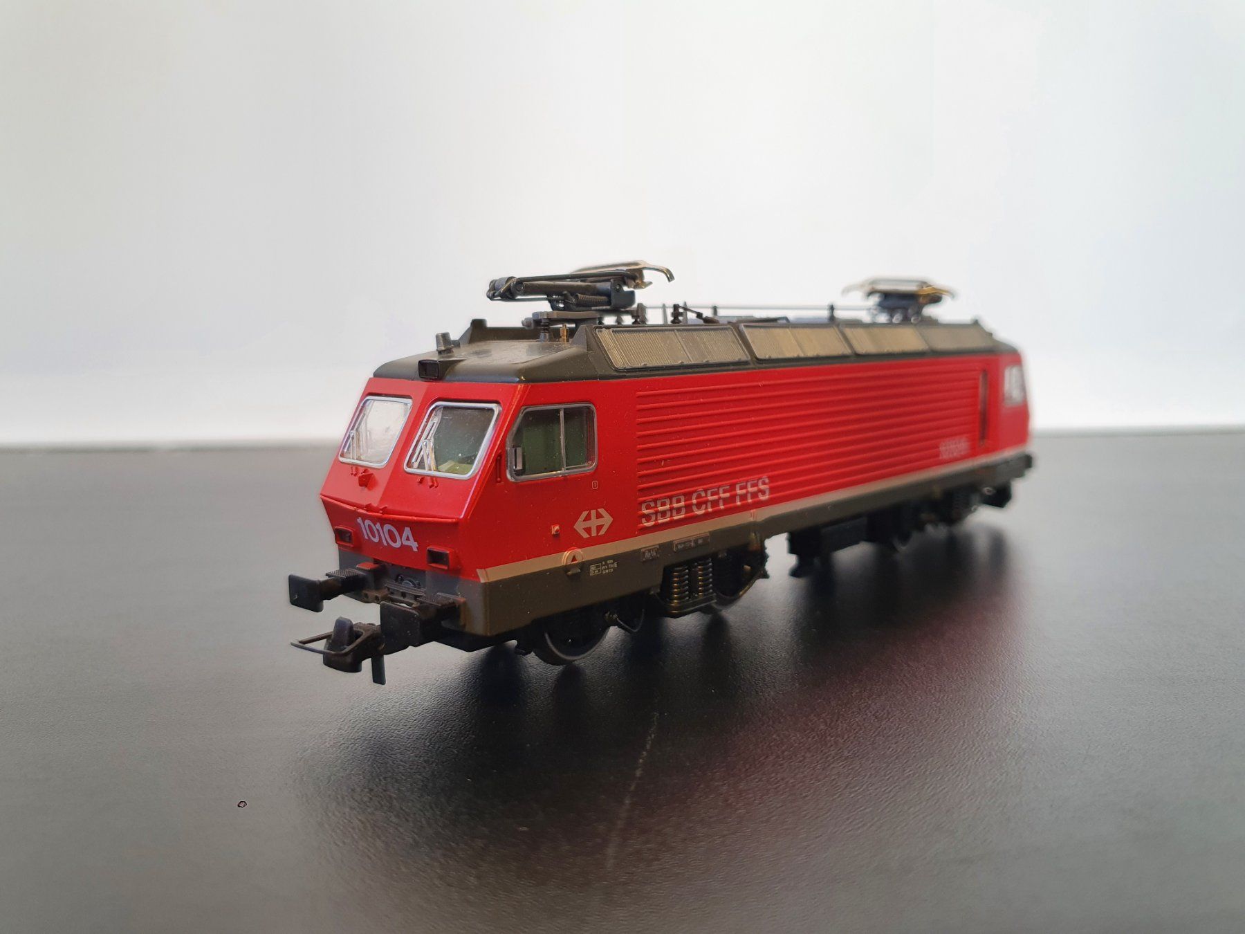 Roco Modellini di ferrovie: ROCO:DC: SBB Re 4/4IV ROT 10104 OVP – Usato da Biglen venduto da taunus82