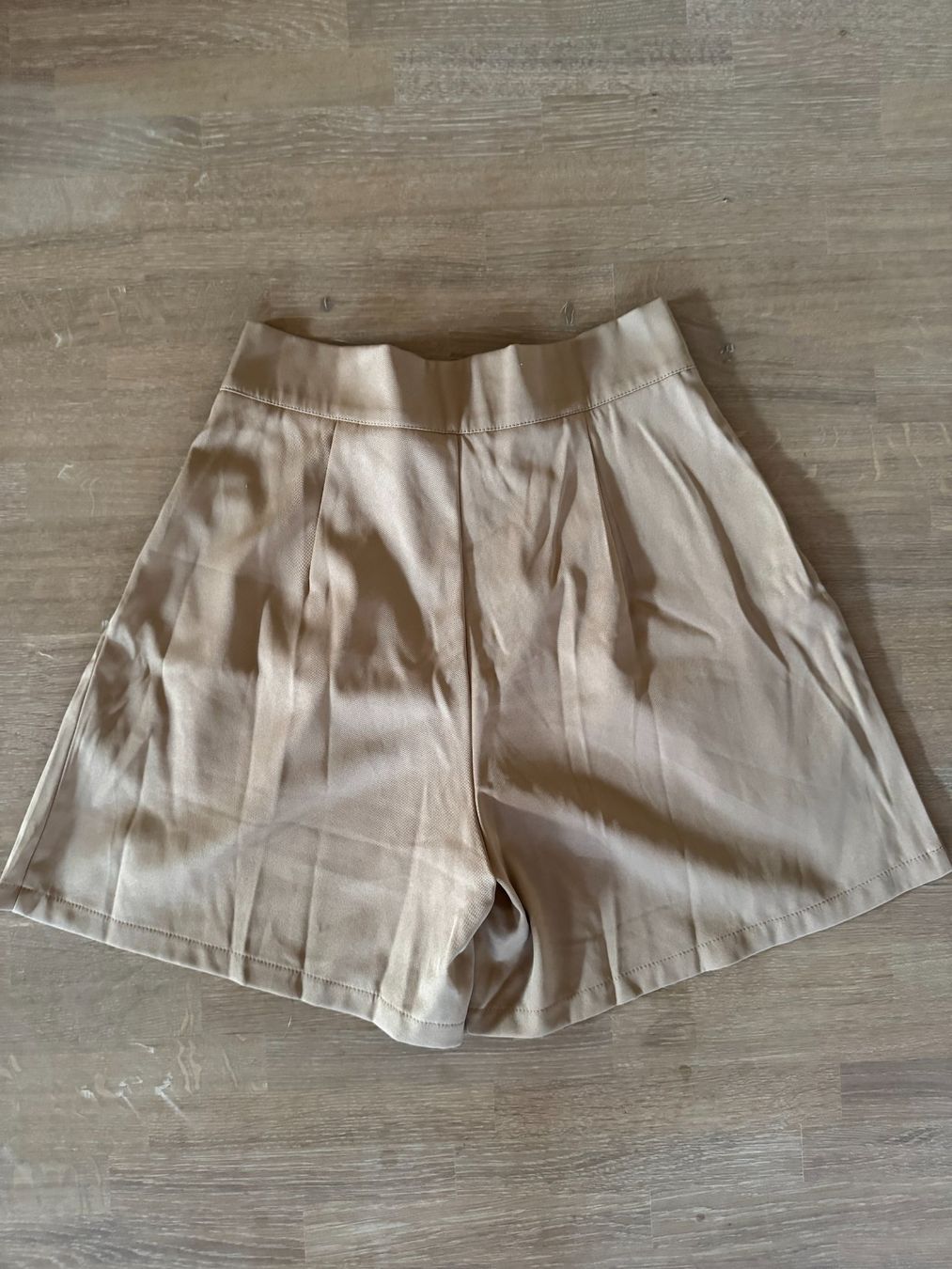 Pantaloni: Short beige taille haute – Usato da Rossemaison venduto da Carduelis 1
