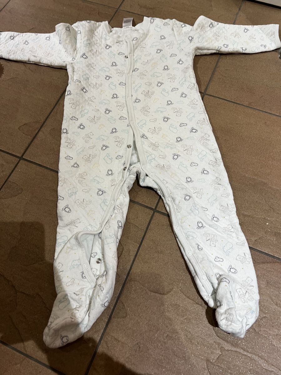 Pyjamas: Strampler Grösse 98 – D'occasion à Ittigen par car_9r2m