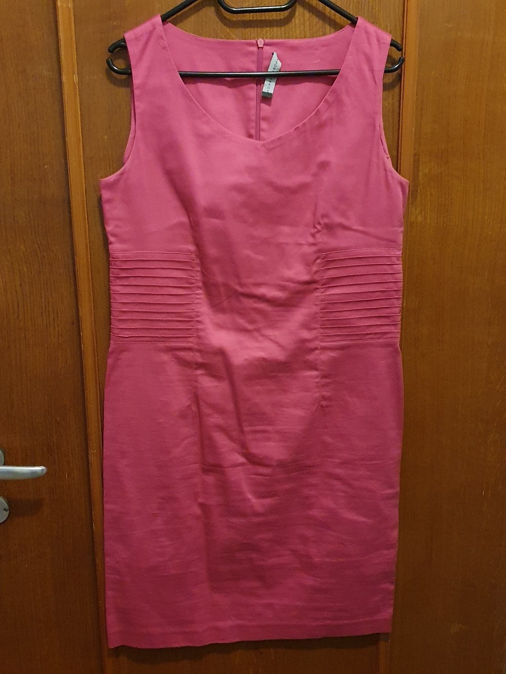 Sandro Kleider: Robe Sandro Ferrone rose élégante, occasion chic – Gebraucht aus Lausanne von Af2016