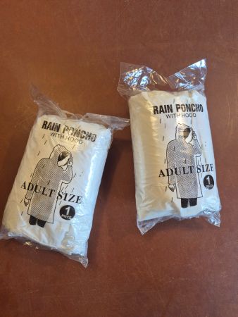 2 Regenponcho mit Kapuze, Neu, ideal für Festivals!