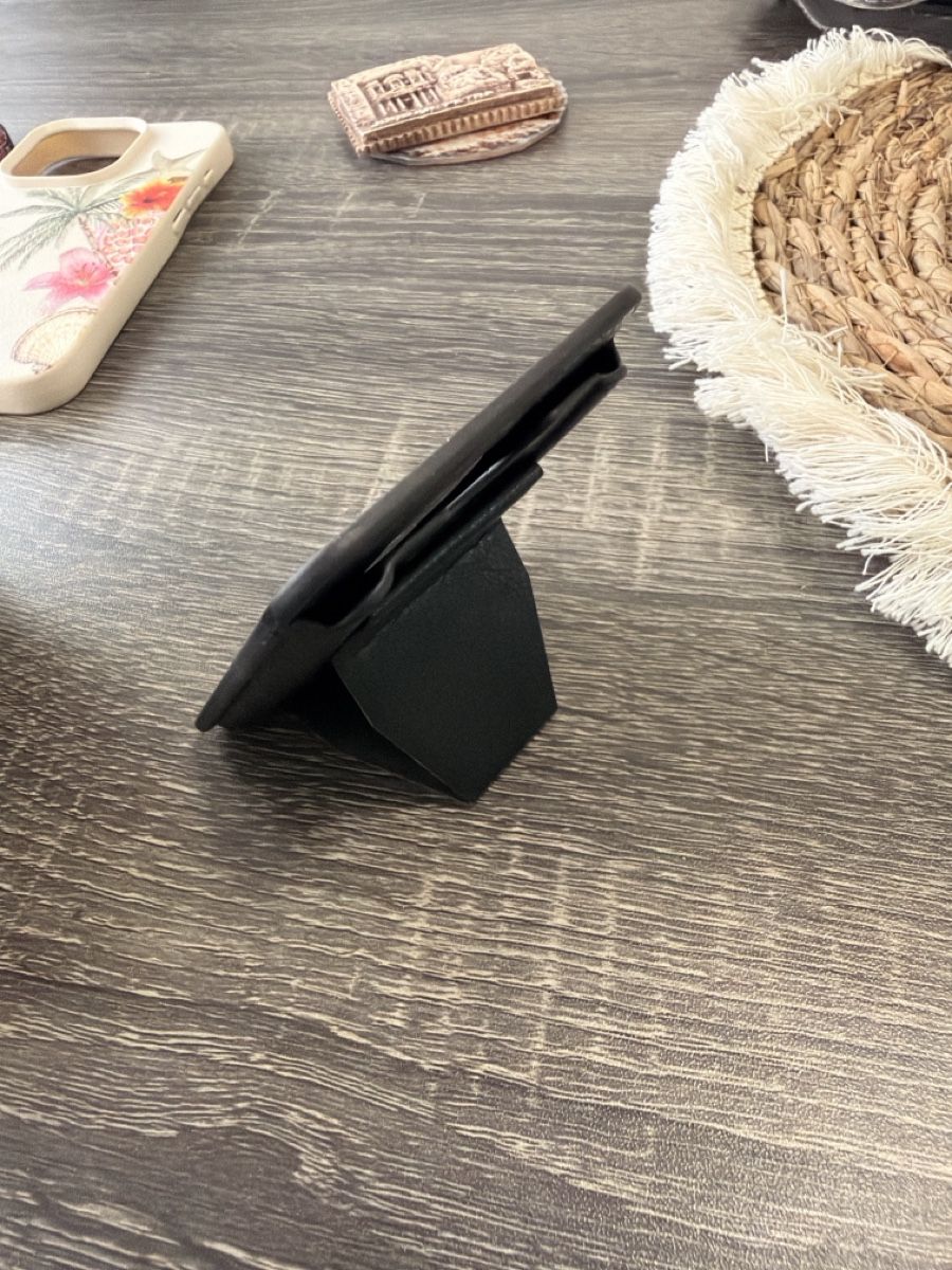 Wandhalterungen: Kartenhalter Leder Schwarz MagSafe mit Ständer Neu – Neu und originalverpackt aus Rorschach von H4ry4d 4