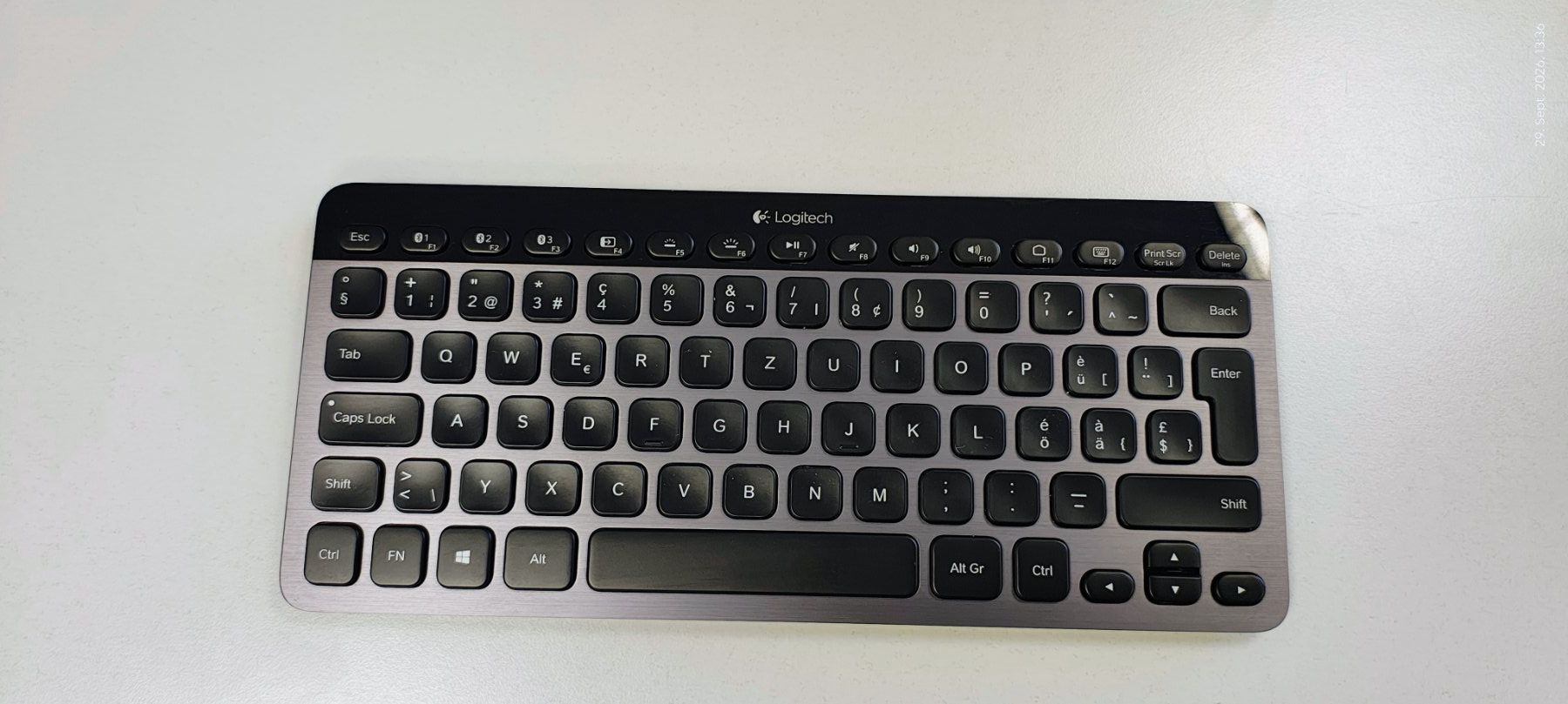Logitech Claviers: Logitech Easy-Switch Keyboard K811 – D'occasion à Bülach par Surbetone