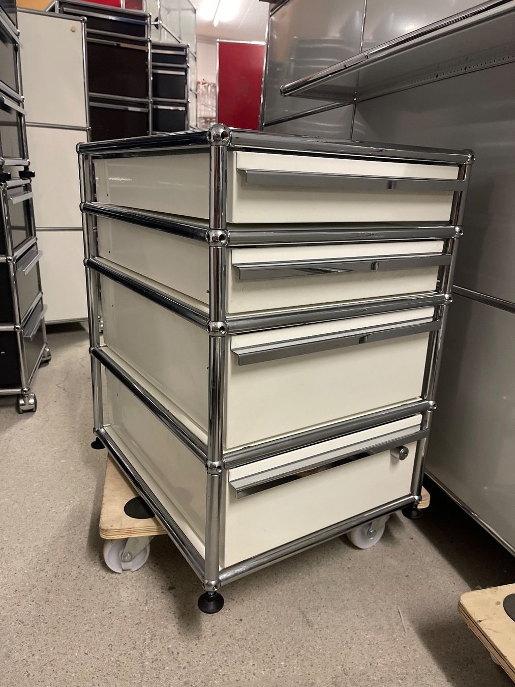 USM Kommoden: Usm Korpus Mit 4 Schublade Lief Gratis – Gebraucht aus Thun von Thuno6 6