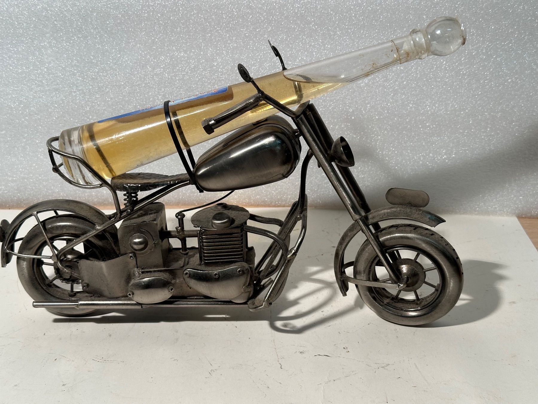 Portabottiglie: Motorrad-Weinhalter mit Flasche – Usato da Lausanne venduto da artnouveau04 3
