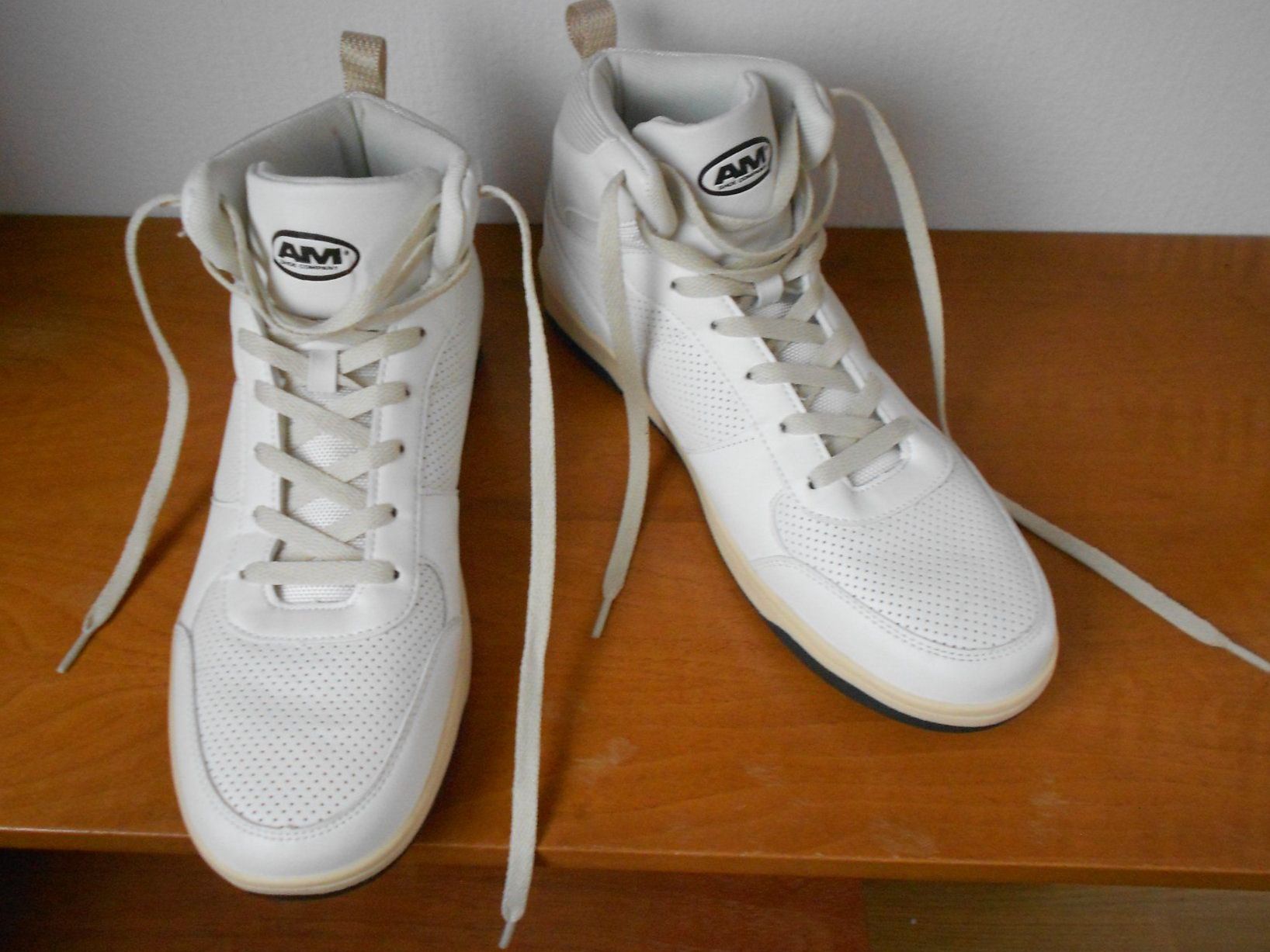 Scarpe da uomo: Neue weisse Herren Sneaker Gr. 42 – Nuovo (secondo la descrizione) da Zollikofen venduto da Flavabana 1