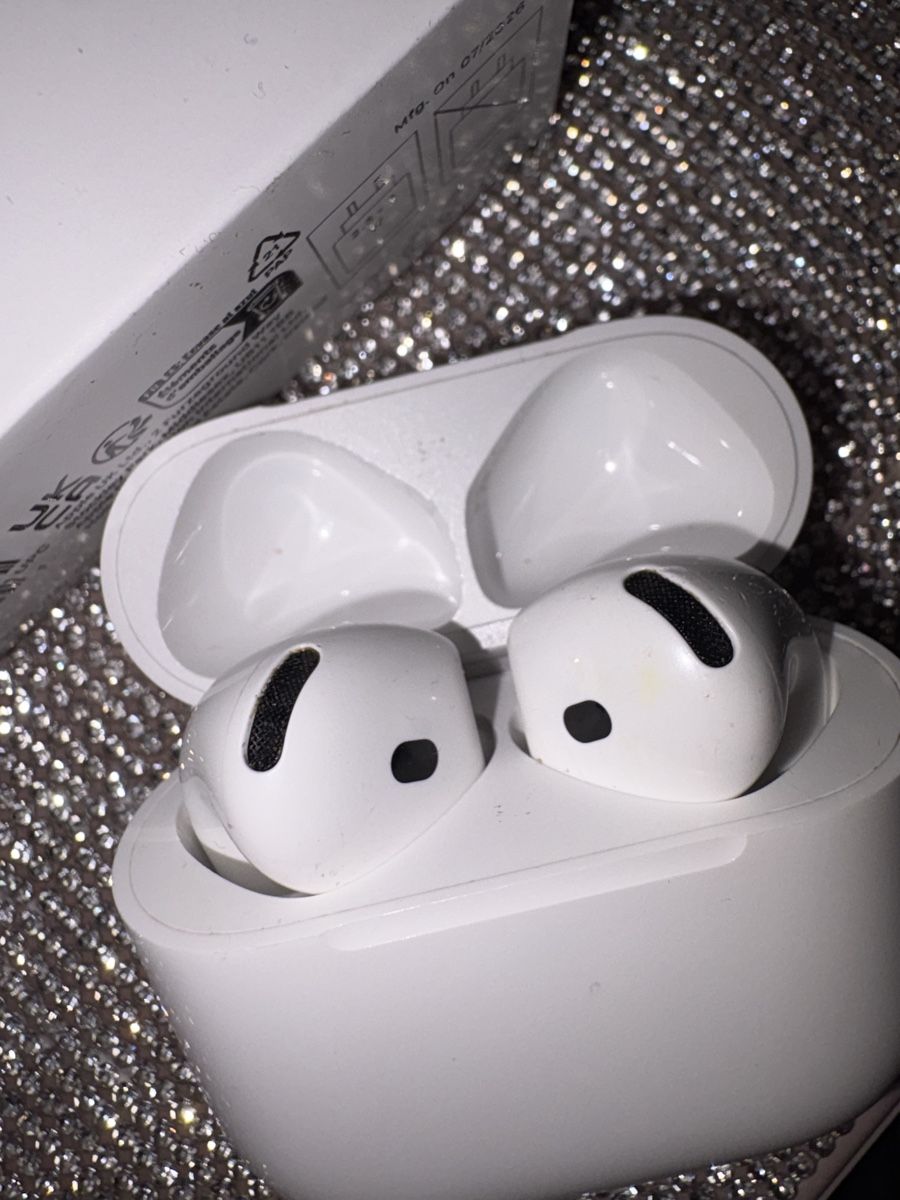 Apple Kopfhörer: Apple AirPods 4 – Gebraucht aus Bern von danna_